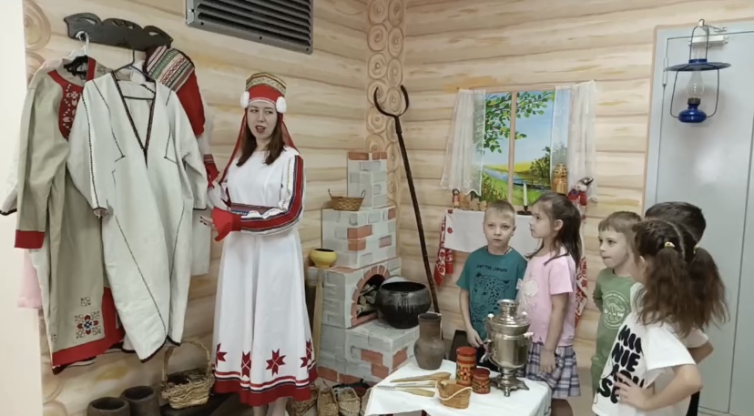 Городской конкурс мини-музеев народного быта "Народная изба" Городской конкурс мини-музеев народного быта "Народная изба".